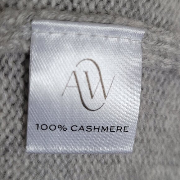Alice Walk V-Neck Cashmere Sweater in Heathered Gray - Picture 8 of 9